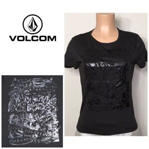 Volcom lips/comic/true to this black tee shirt. New